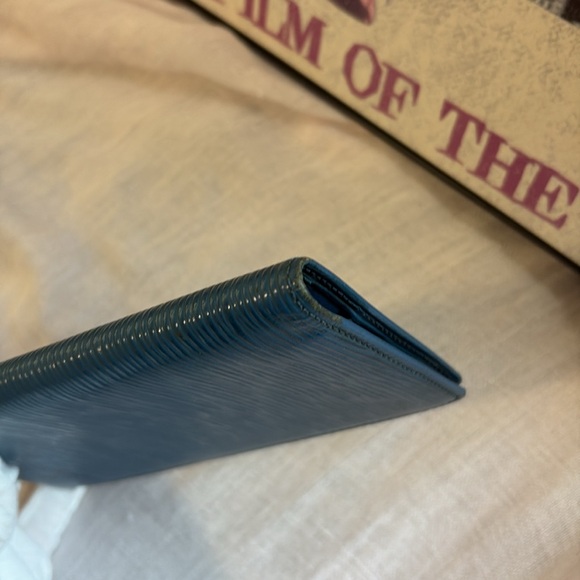 Louis Vuitton blue epi wallet - Picture 10 of 15